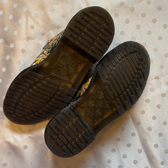 NWOT! Dr. Martens Darcy Black Leather Floral Size 8 Double-Buckle Mary Janes - Picture 11 of 16